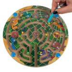 Labirint din Lemn cu Betisor Magnetic