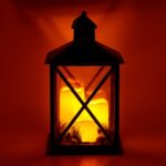 Felinar Decorativ Bronz Suspendabil cu 3 Lumanari LED Coronita de Pin Vasc 22x22x37cm - Image 2