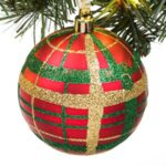 Ornament Brad de Craciun Glob Carouri Mat Rosu Verde Auriu Ø8cm - Image 2