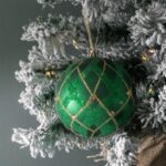 Ornament Brad de Craciun Glob Verde cu Glitter & Strass Ø12cm - Image 2