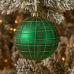Ornament Brad de Craciun Glob Verde Mat Carouri Rosii Aurii Glitter Modele Ø12cm - Image 2