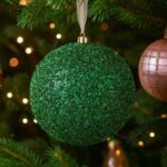 Ornament Brad de Craciun Glob Verde cu Tinsel Ø12cm - Image 2