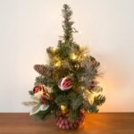 Decoratiune de Craciun Brad cu Baza in Carouri & 20 de becuri LED - 50cm