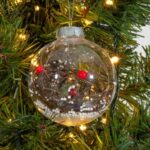 Ornament Brad de Craciun Glob Transparent Crenguta Zapada Berries 8cm