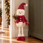 Figurina Decorativa de Craciun Om de Zapada cu Jacheta Rosie 76cm